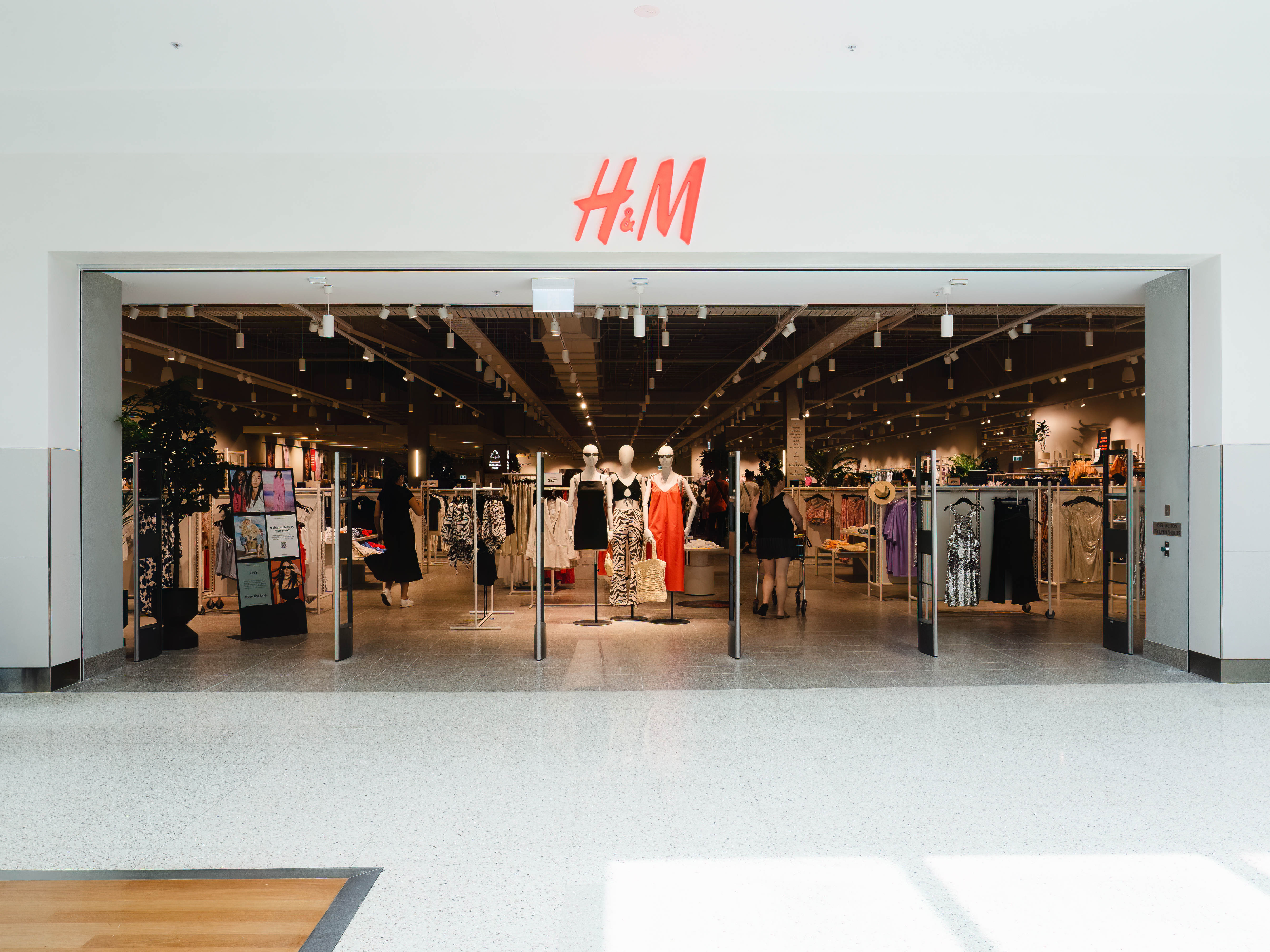 EF_HMSHOPFRONT0009.jpg