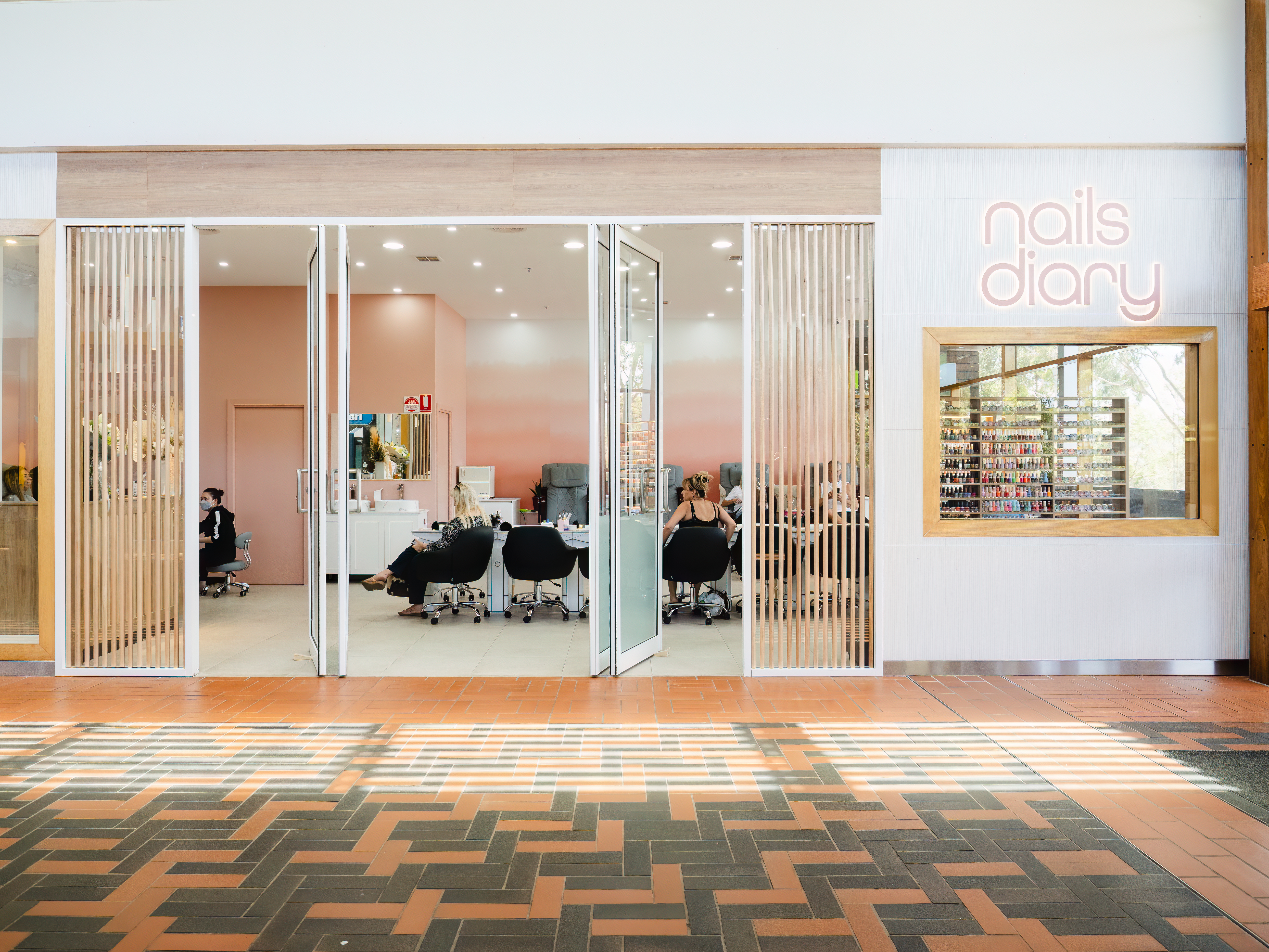 EF_NAILSDIARY0001.jpg