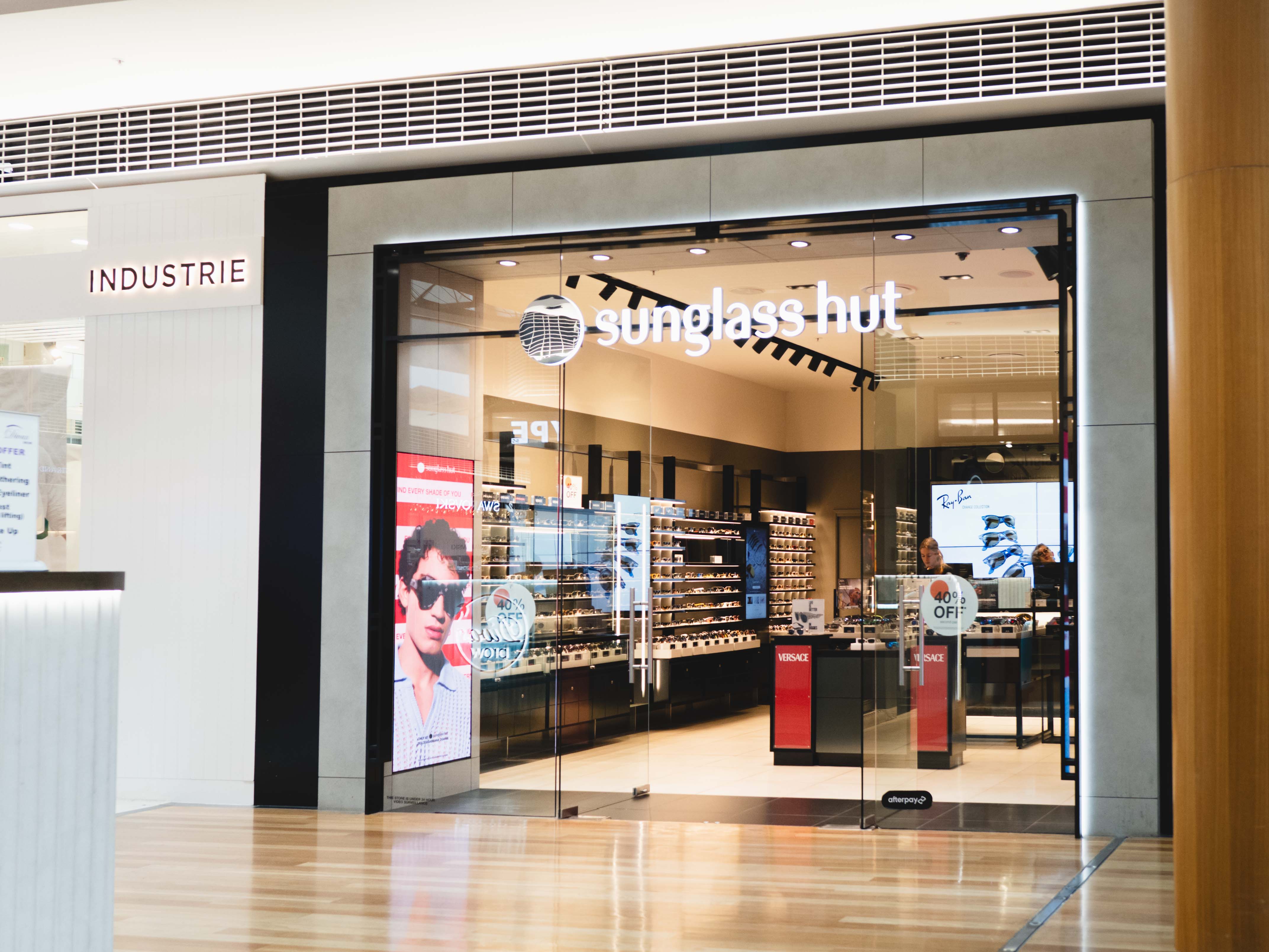 WEB_EF_SUNGLASSHUT-0001.jpg